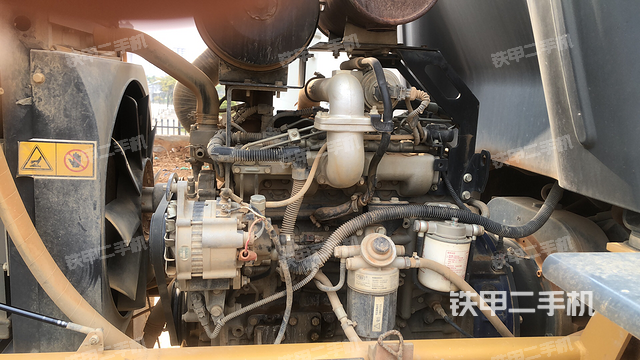 发动机右侧（整机外观及大件）