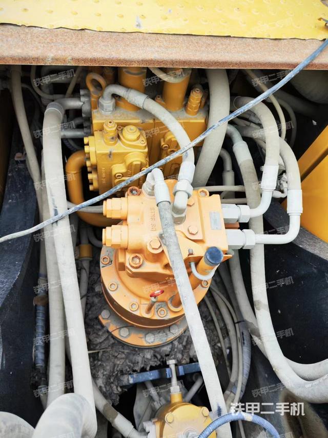 回转马达和主控阀（整机外观）