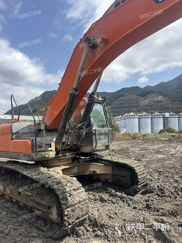 驾驶室顶部（整机外观）