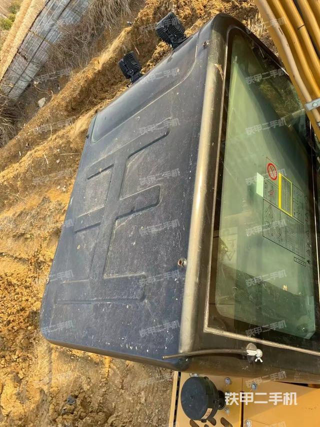 驾驶室顶部（整机外观）