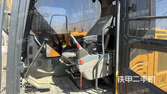 驾驶室整体（整机外观）