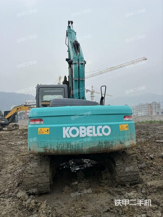 驾驶室顶部（整机外观）