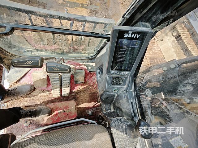 驾驶室整体（整机外观）