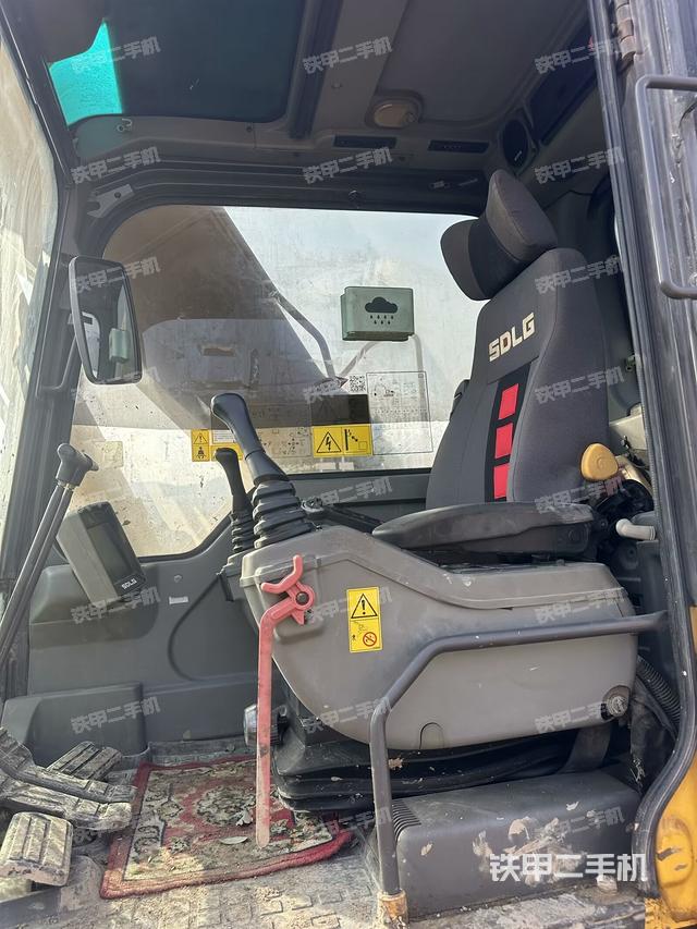 驾驶室整体（整机外观）