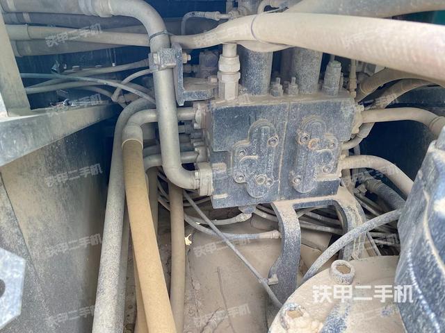 回转马达和主控阀（整机外观）