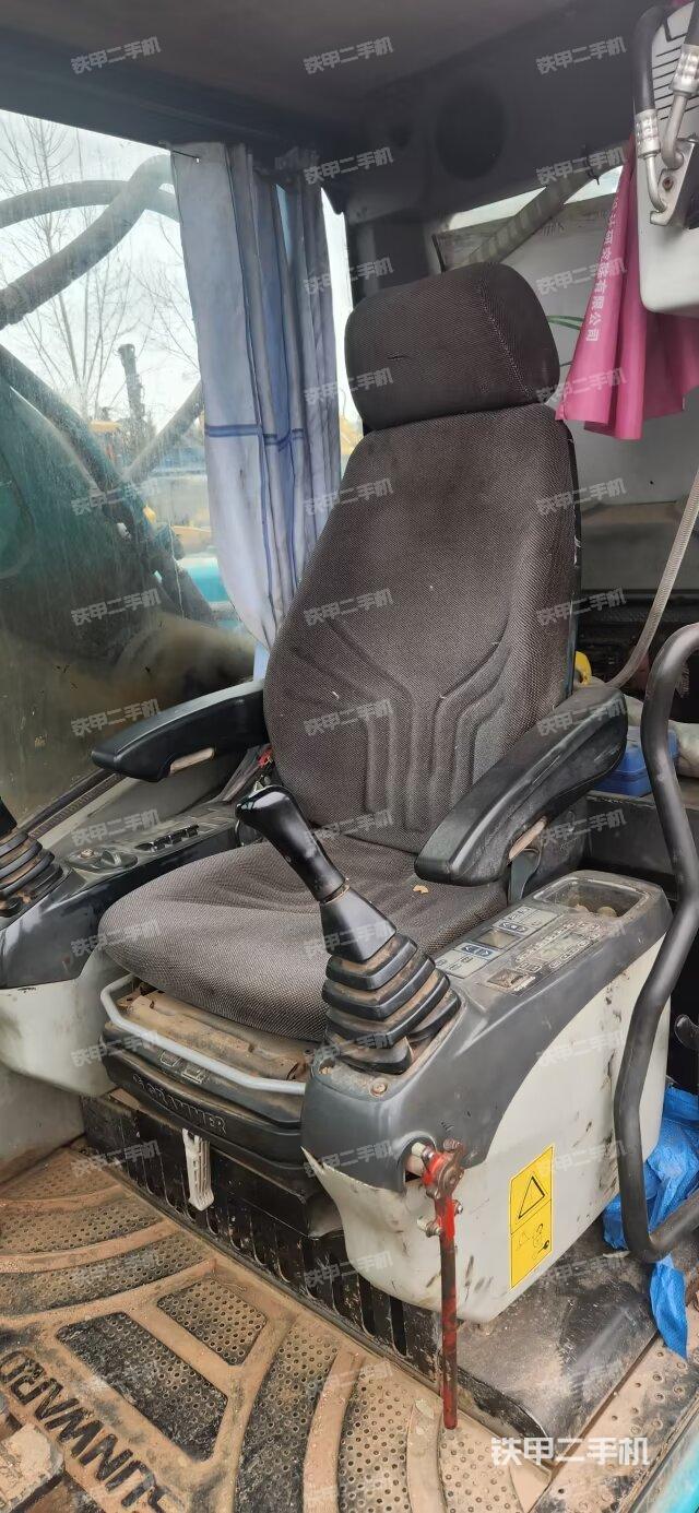 驾驶室整体（整机外观）