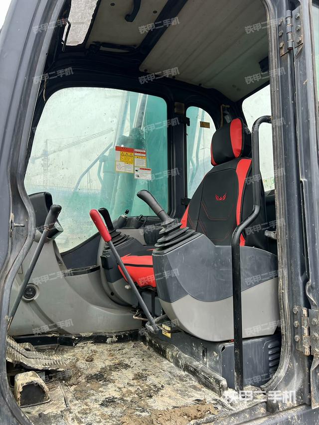 驾驶室整体（整机外观）