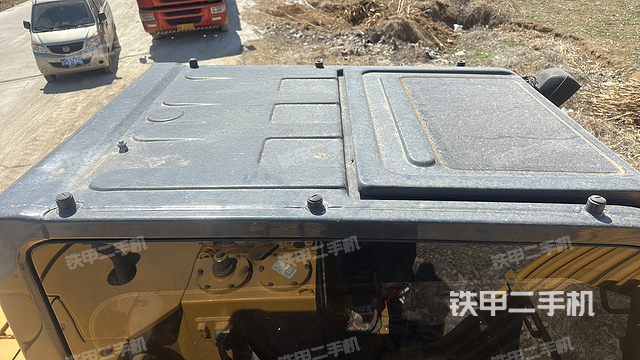 驾驶室顶部（整机外观）