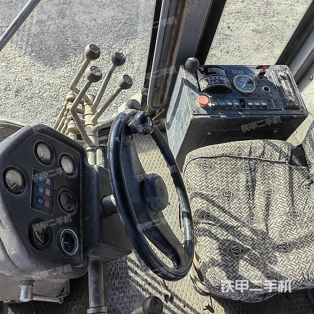 驾驶室操作台（设备外观及核心部件）