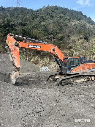 斗山DX420LC-9C挖掘机实拍图片