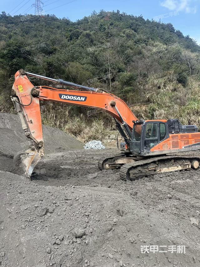 斗山DX420LC-9C挖掘机