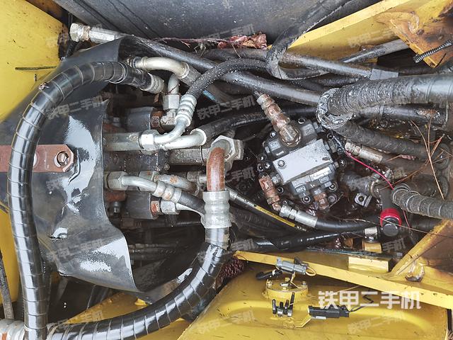 回转马达和主控阀（整机外观）