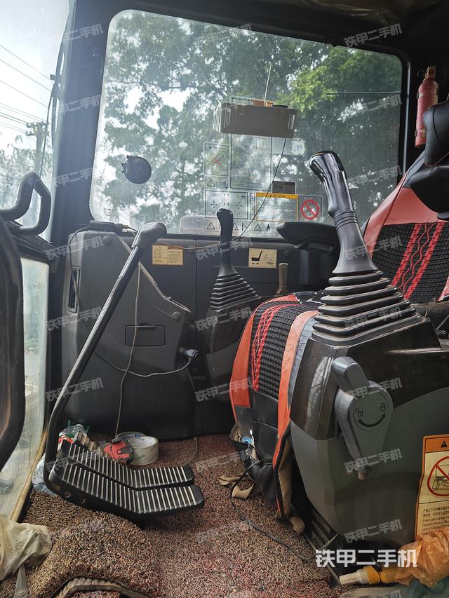 驾驶室整体（整机外观）