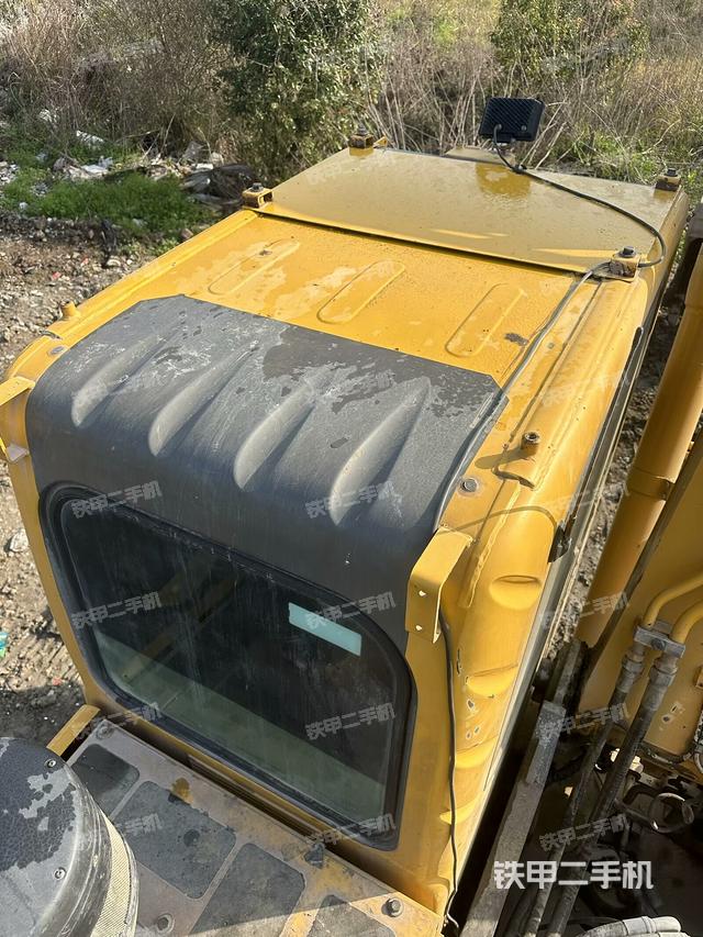 驾驶室顶部（整机外观）