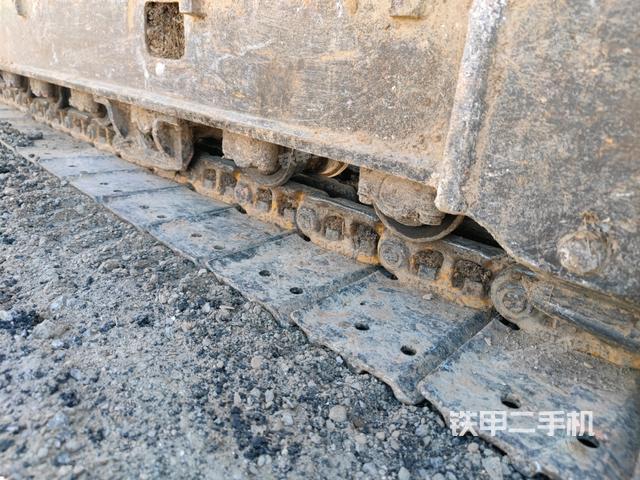 右驅(qū)動輪（行走機(jī)構(gòu)）