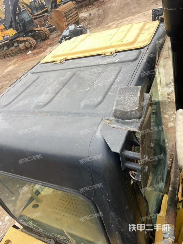 驾驶室顶部（整机外观）