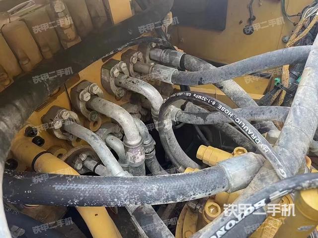 回转马达和主控阀（整机外观）