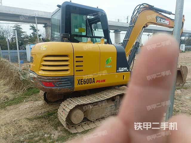 驾驶室顶部（整机外观）