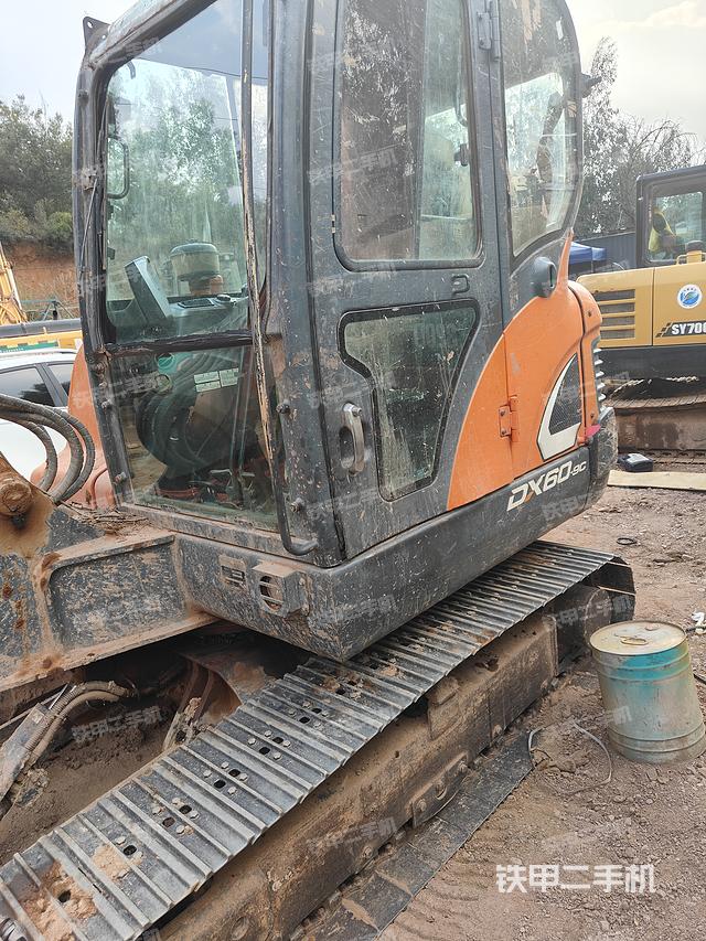 驾驶室整体（整机外观）