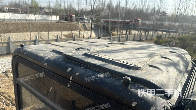 驾驶室顶部（整机外观）