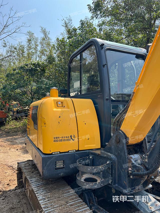 驾驶室顶部（整机外观）