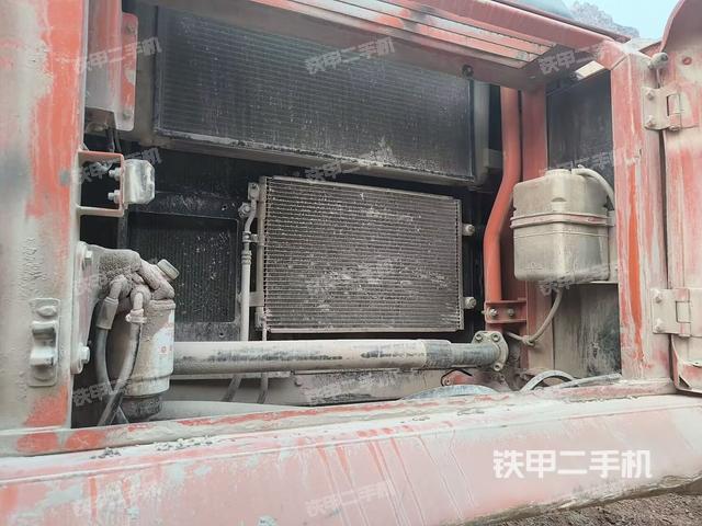 散熱器正面(大件艙室) 散熱器正面(大件艙室)