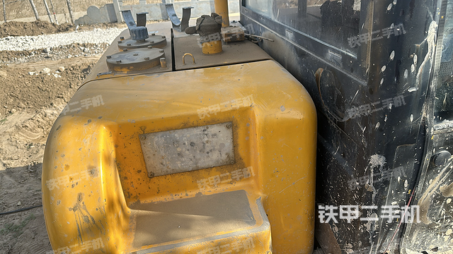 回转马达和主控阀（整机外观）