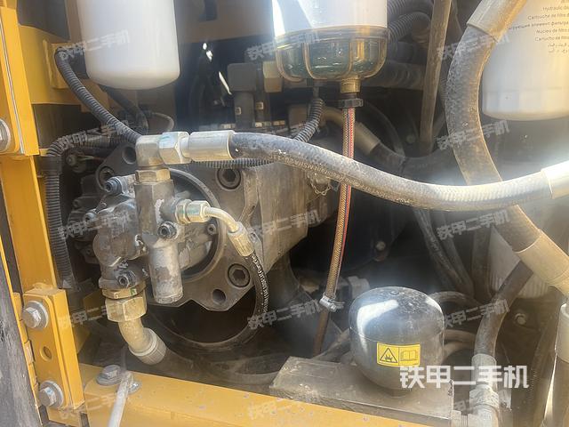 液压泵舱室正面整体（整机外观）