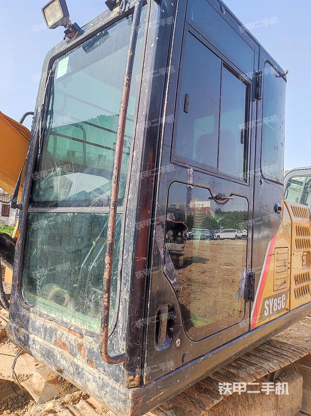 驾驶室顶部（整机外观）