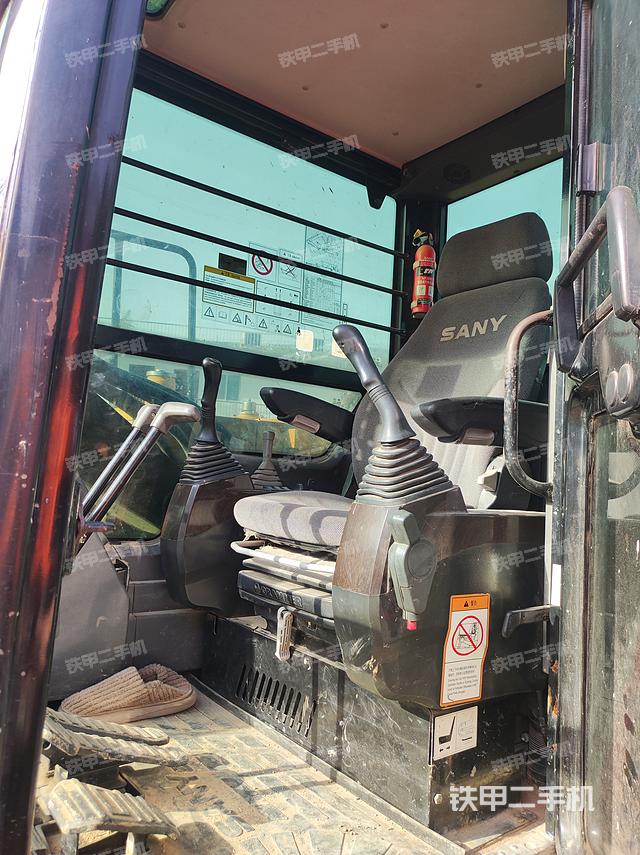 驾驶室整体（整机外观）