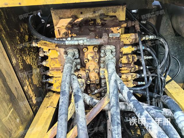 回转马达和主控阀（整机外观）