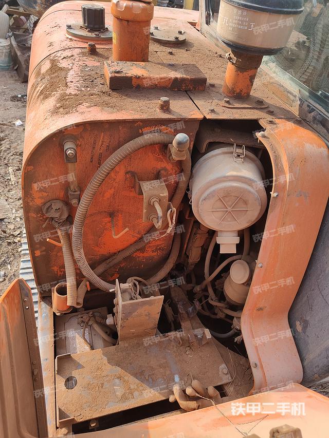 回转马达和主控阀（整机外观）