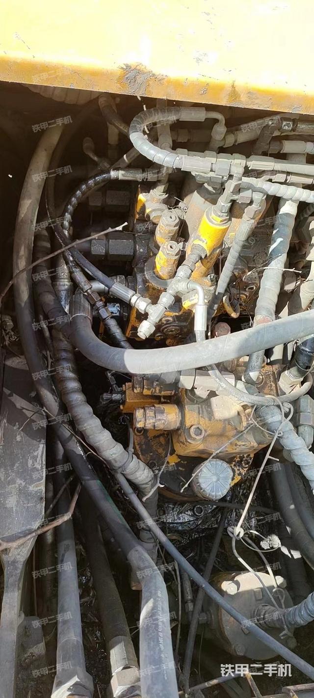 回转马达和主控阀（整机外观）