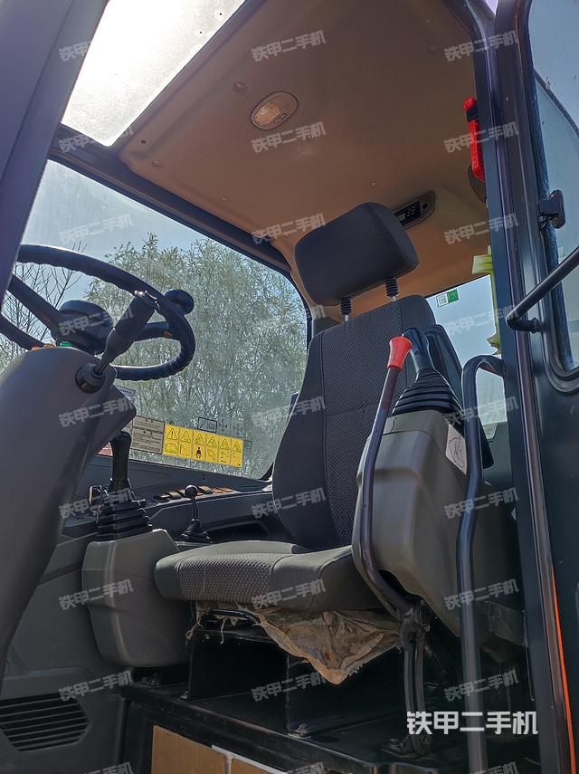 驾驶室整体（整机外观）