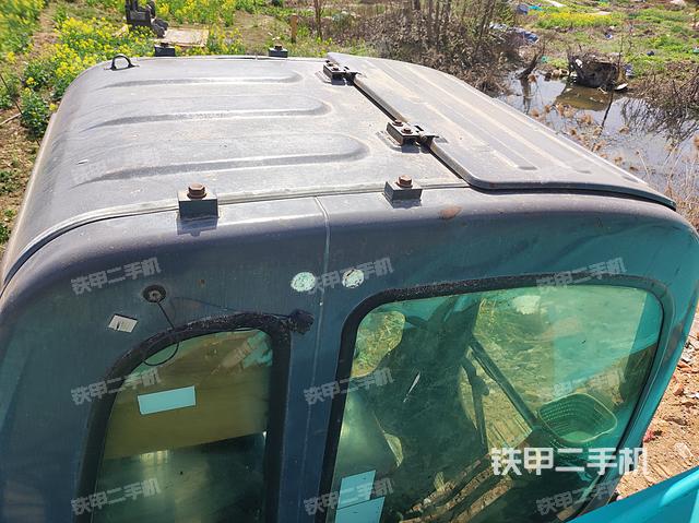 驾驶室顶部（整机外观）