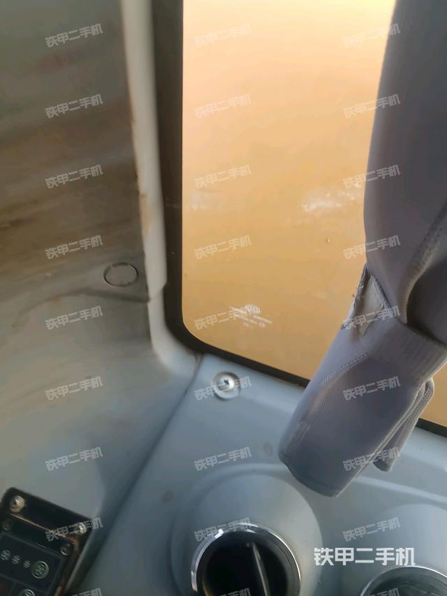 后窗玻璃角標（駕駛室部分）