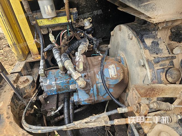 液压泵舱室正面整体（整机外观）