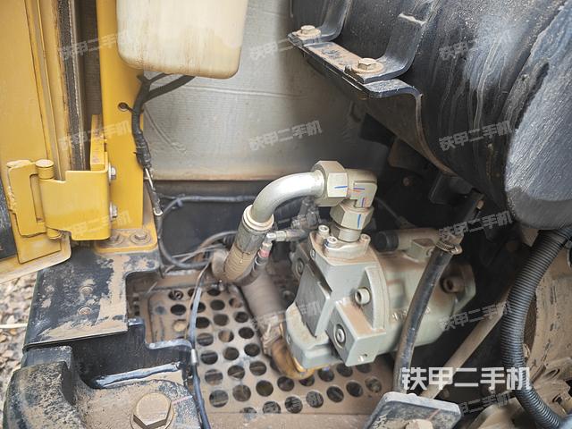 回转马达和主控阀（整机外观）