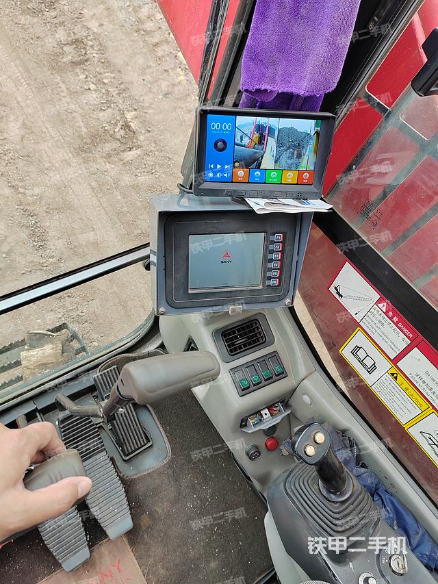 驾驶室操作台（设备外观及核心部件）