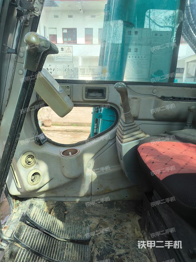 驾驶室整体（整机外观）