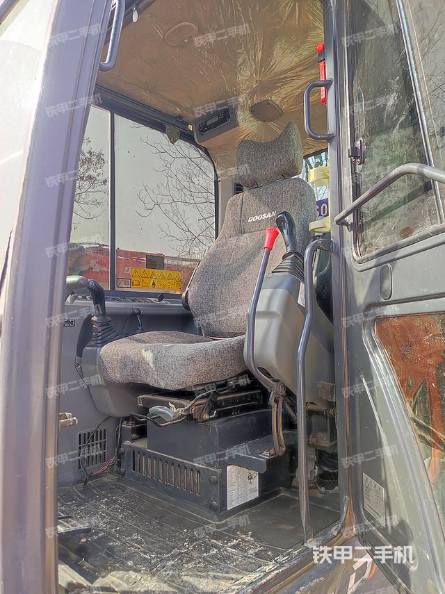 驾驶室整体（整机外观）