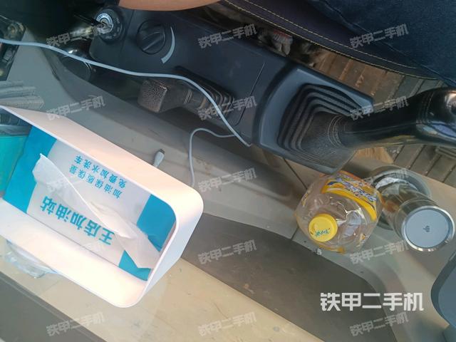 座椅右側控制臺/鑰匙門/油門/含右手柄（駕駛室部分）