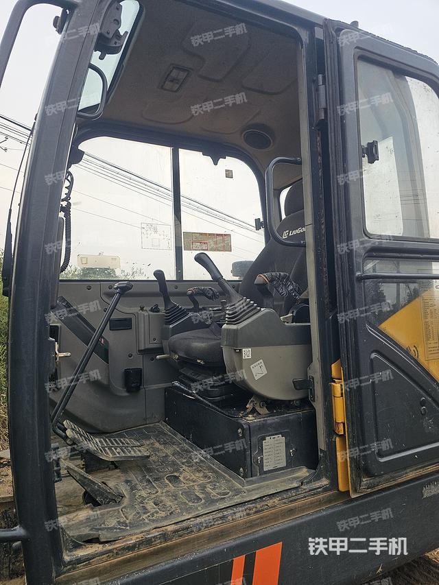 驾驶室整体（整机外观）