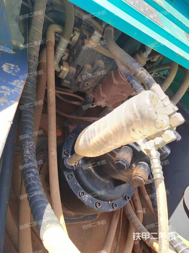 回转马达和主控阀（整机外观）