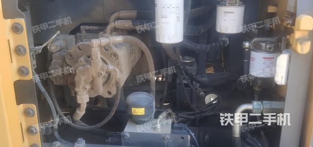 液压泵舱室正面整体（整机外观）