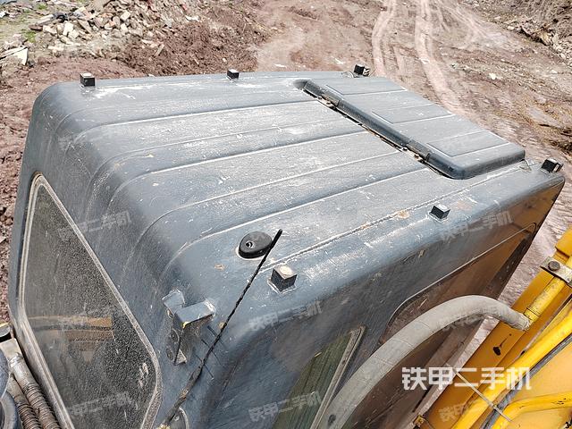 驾驶室顶部（整机外观）