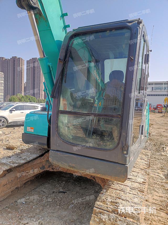 驾驶室顶部（整机外观）