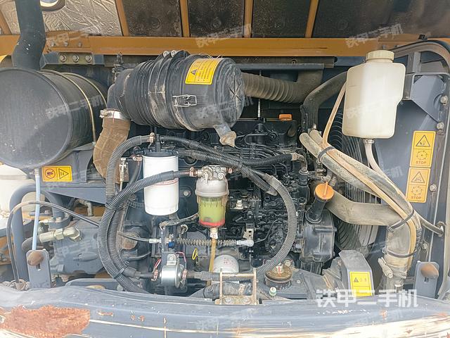 回转马达和主控阀（整机外观）