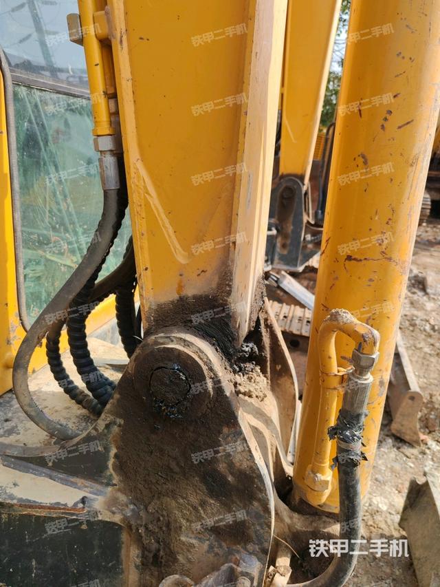 轉盤和下車架正前(工作和回轉裝置) 轉盤和下車架正前(工作和回轉裝置)
