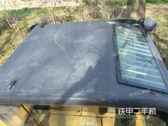 驾驶室顶部（整机外观）